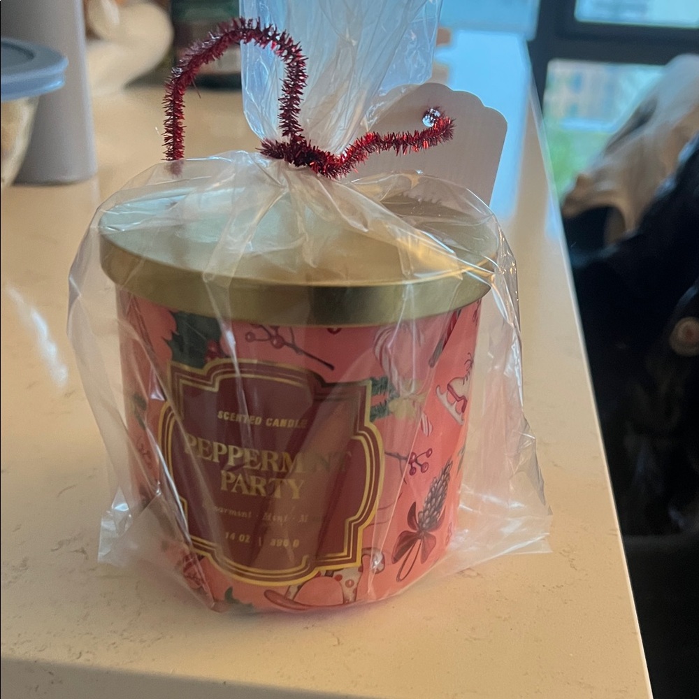 Peppermint Party Scented Candle - Pink and Gold